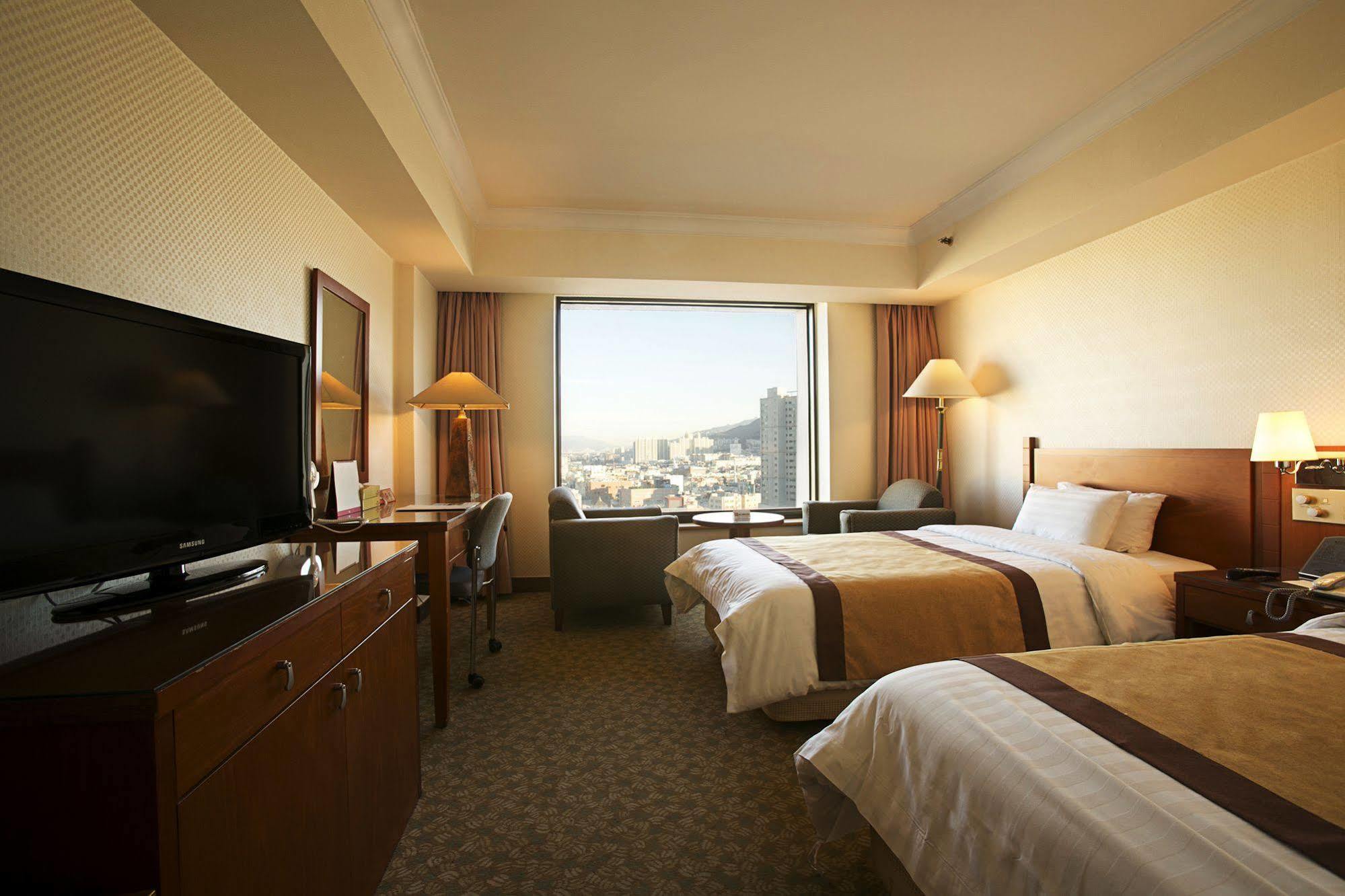 Hotel Paragon Busan Bagian luar foto